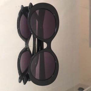 BLACK SUNGLASSES 🕶